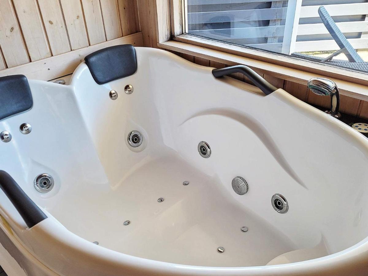 8 Person Holiday Home In Nex Snogebaek Экстерьер фото