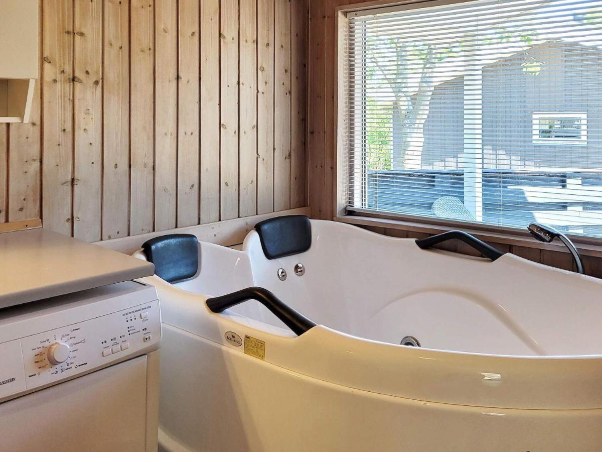 8 Person Holiday Home In Nex Snogebaek Экстерьер фото